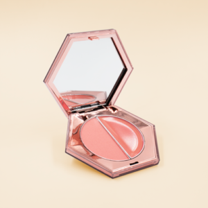 Diamond Blush, rubor luminoso disponible en 6 tonos para un brillo radiante y natural.