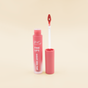 Fine Lips, labial de alta cobertura que define y realza los labios con un toque fino y elegante, 4 tonos disponibles